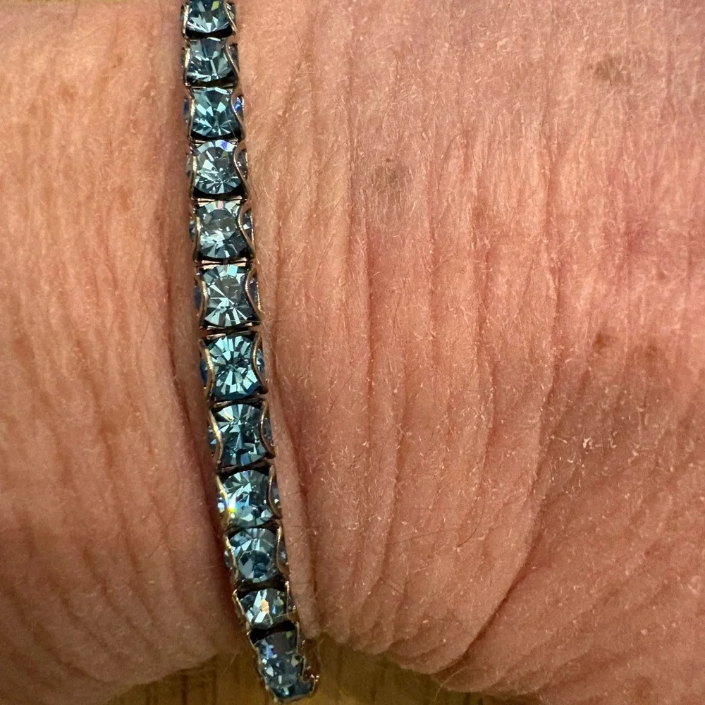 6 Elegant Green stretch Bracelet by Touchstone Crystal $20 each - Picture 3 of 7